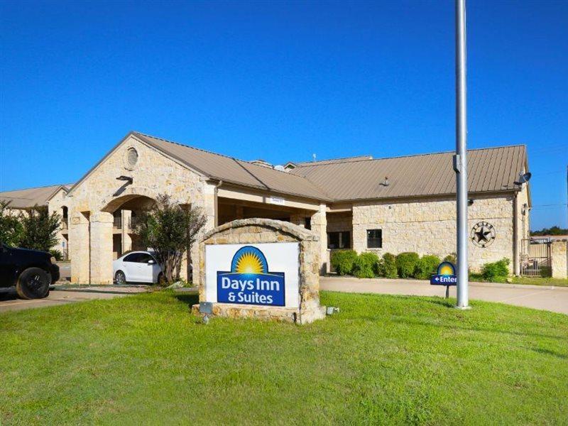 Days Inn & Suites By Wyndham Llano Exterior photo