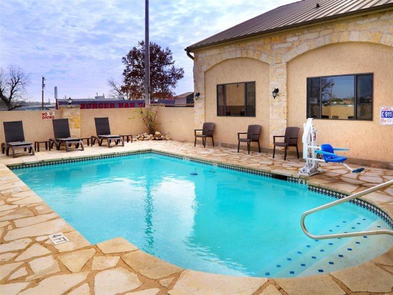 Days Inn & Suites By Wyndham Llano Exterior photo