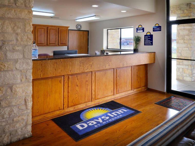Days Inn & Suites By Wyndham Llano Exterior photo