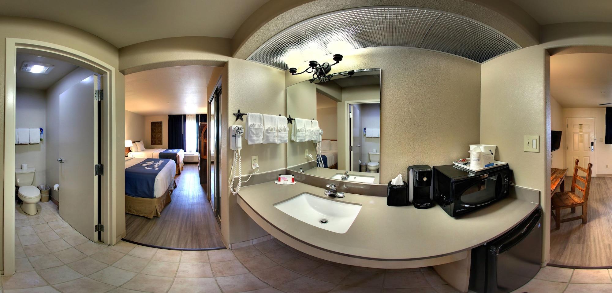Days Inn & Suites By Wyndham Llano Exterior photo