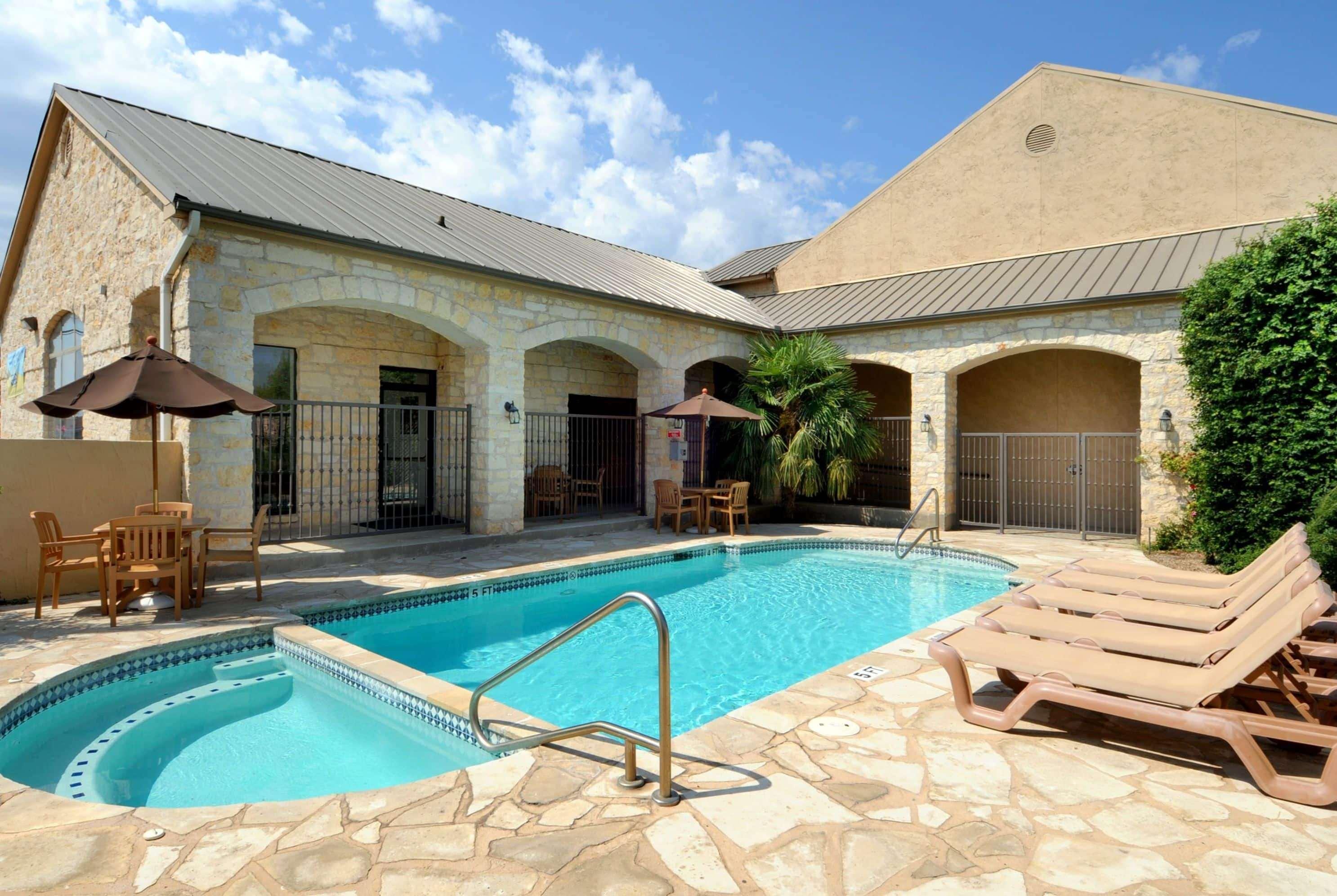 Days Inn & Suites By Wyndham Llano Exterior photo